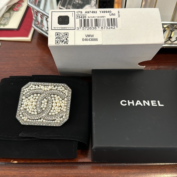 Chanel Brooch - Picture 4 of 6